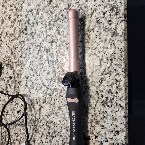 Beachwaver B1 Hair Styling Tool - Picture 5 of 10